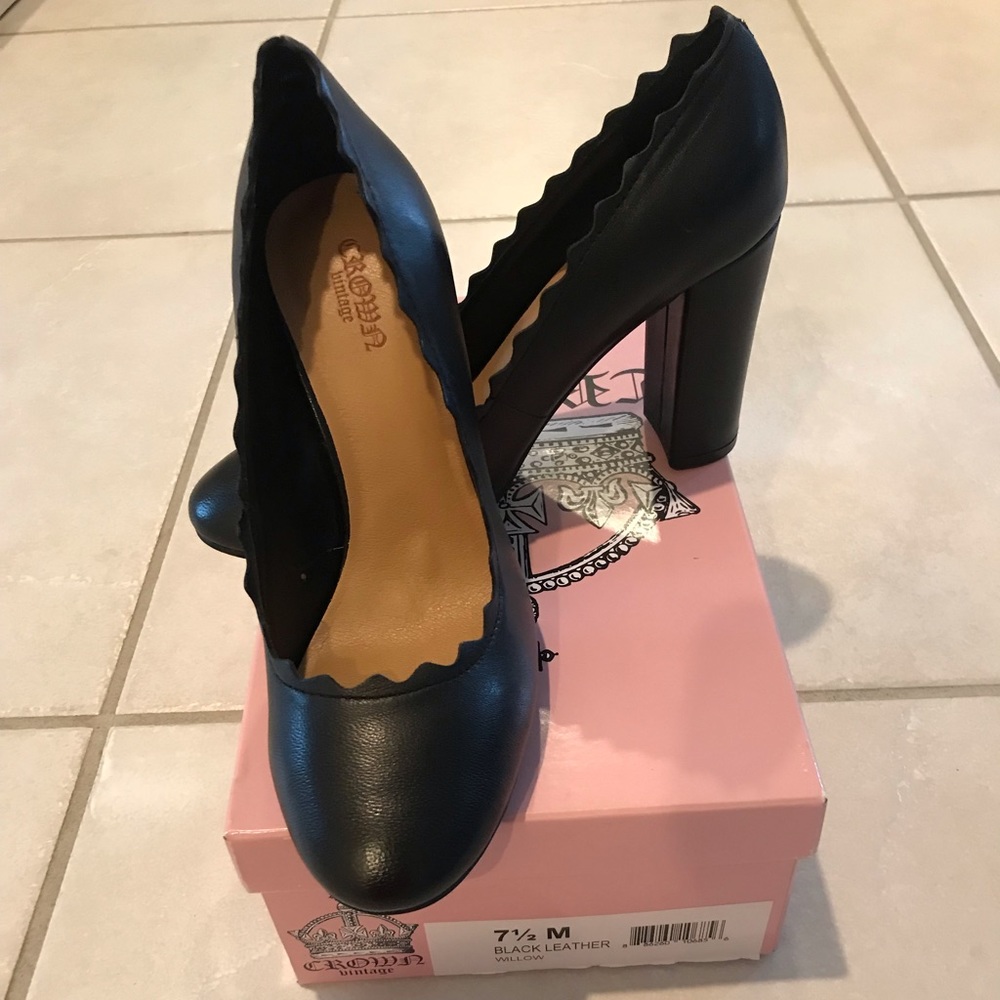Crown Vintage Willow Pumps